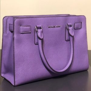 MICHAEL KORS LARGE CROSSBODY LAVENDER BAG